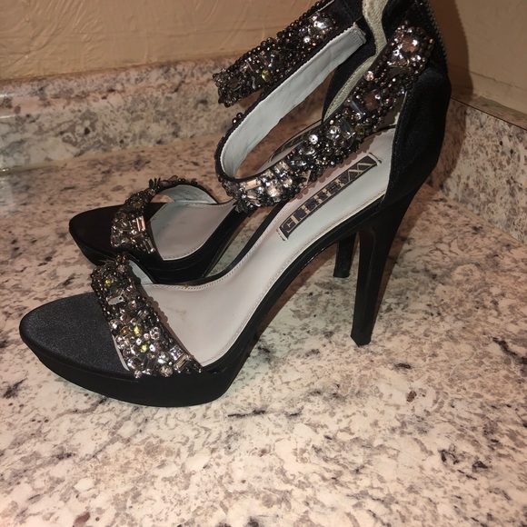 Black Vera Wang Heels - Picture 2 of 4